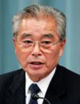 Il ministro uscente Seiken Sugiura Il ministro uscente Seiken Sugiura