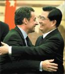 Hu Jintao (destra) e Nicolas Sarkozy Hu Jintao (destra) e Nicolas Sarkozy