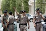 Poliziotti nelle strade di Riad