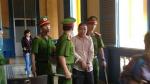 Zhang Zhi Hua tra i poliziotti vietnamiti Zhang Zhi Hua tra i poliziotti vietnamiti
