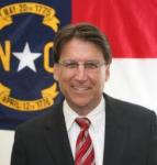 Il governatore Pat McCrory Il governatore Pat McCrory