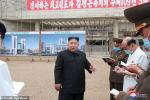 Kim Jong-un all'esterno dell'ospedale nel luglio 2020