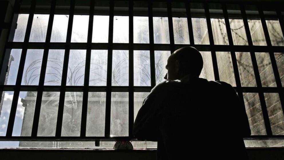 carcere detenuto sbarre